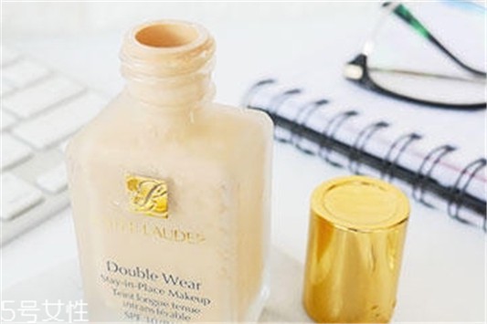 雅诗兰黛dw粉底液怎么倒出来，火遍全球的爆款网红粉底 雅诗兰黛 雅诗兰黛粉底液 雅诗兰黛dw粉底液怎么倒出来 第1张