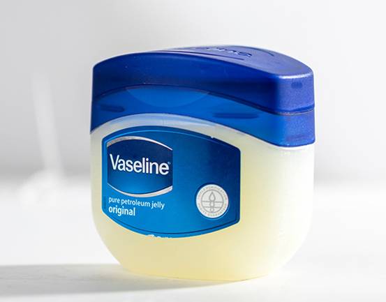 凡士林可以涂嘴唇吃吗 凡士林 凡士林涂嘴 美妆 第1张