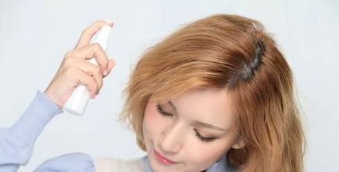 怎么让头发蓬松不塌陷 头发 头发蓬松 美妆 第1张