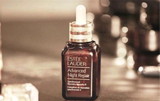 雅诗兰黛小棕瓶是玻璃瓶还是塑料，小棕瓶使用方法 雅诗兰黛 雅诗兰黛小棕瓶 第3张