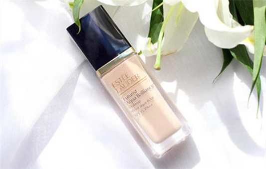 雅诗兰黛怎么样， 国际奢侈品牌之一 雅诗兰黛 粉底液 第4张