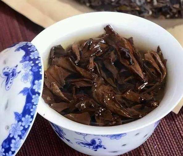 隔夜茶洗脸有什么美容功效 洗脸 隔夜茶洗脸 美妆 第1张