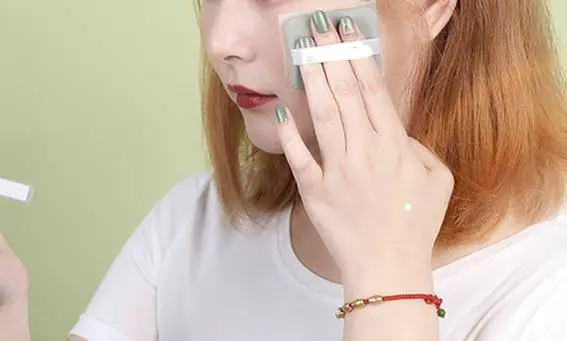 脸上老是出油导致什么皮肤问题 出油 控油方法 美妆 第3张