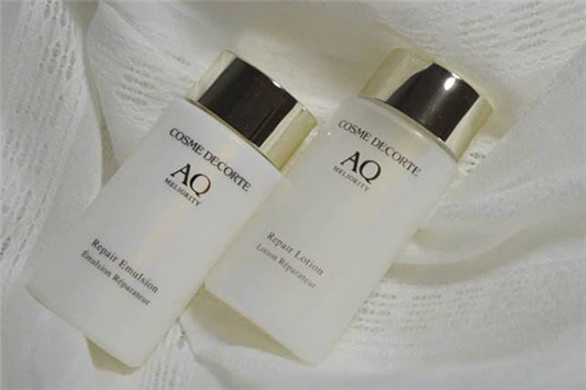 擦水乳正确手法图 水乳 爽肤水 第2张