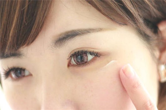 怡丽丝尔抗皱眼霜和雅诗兰黛哪个更好用 怡丽丝尔 雅诗兰黛 眼霜 第1张