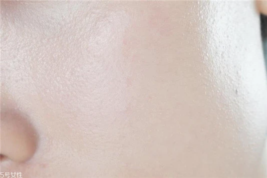 雅诗兰黛晶透沁白气垫遮瑕效果好吗，和dw气垫哪个好 雅诗兰黛 气垫霜 雅诗兰黛晶透沁白气垫遮瑕效果好吗 第4张