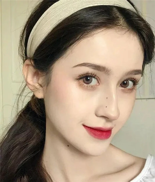 这几款十分百搭的口红色号，可以提高你的颜值，还很提升你的气色 口红 第4张