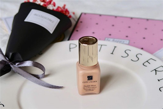 雅诗兰黛沁水粉底液可以和dw混用吗 雅诗兰黛 粉底液 第1张 雅诗兰黛沁水粉底液可以和dw混用吗 雅诗兰黛 粉底液 第1张