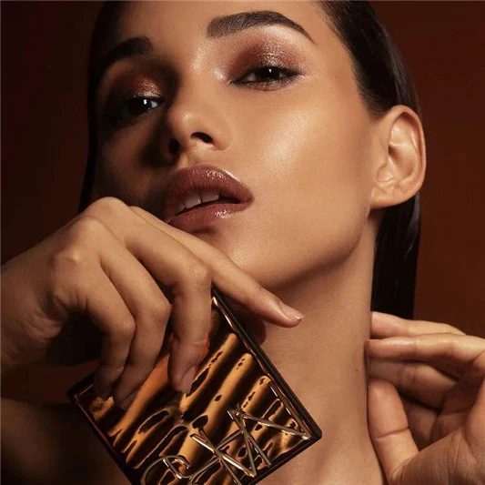 爆款化妆品推荐NARS全新金致诱光系列彩妆上市 化妆品 爆款化妆品推荐NARS全新金致诱光系列彩妆上市护肤品十大排名 第18张