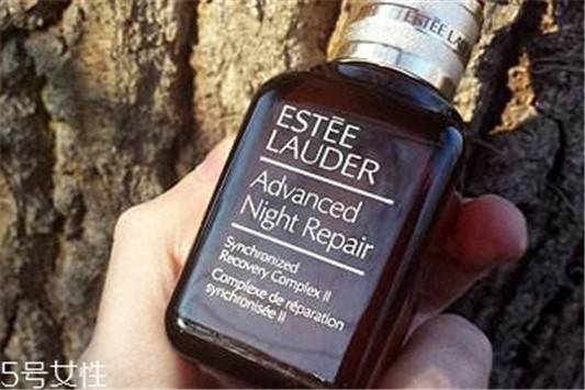 雅诗兰黛小棕瓶精华真假辨别，8张图轻松认出假货 雅诗兰黛 雅诗兰黛小棕瓶精华真假辨别 第1张