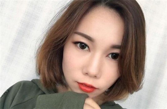 枫叶红口红适合素颜涂吗 枫叶红口红 素颜 第1张