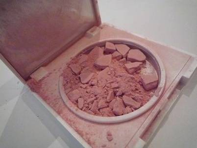 腮红摔碎了怎么复原 腮红 腮红摔碎了 美妆 第1张