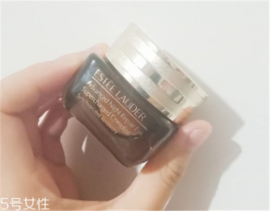 雅诗兰黛抗蓝光眼霜怎么用，定制用法修护更深入 雅诗兰黛 雅诗兰黛眼霜 雅诗兰黛抗蓝光眼霜怎么用 第4张