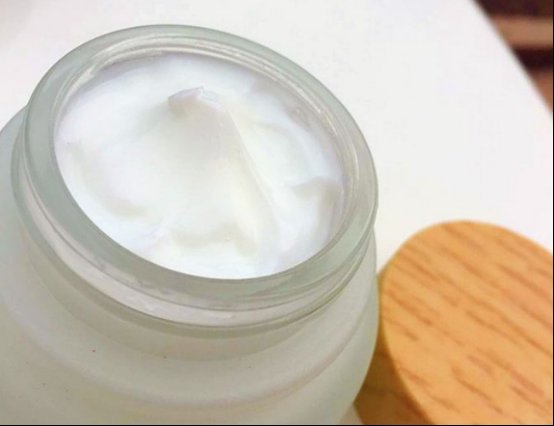 面霜放久了为什么会变黄 面霜 面霜变黄 美妆 第1张 面霜放久了为什么会变黄 面霜 面霜变黄 美妆 第1张