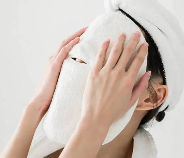 秋天用热毛巾敷脸有什么好处护肤作用 敷脸 热毛巾 美妆 第2张