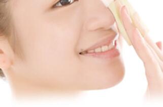 鼻子出油毛孔粗大是什么原因 鼻子出油 毛孔粗大 美妆 第1张 鼻子出油毛孔粗大是什么原因 鼻子出油 毛孔粗大 美妆 第1张