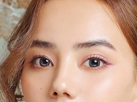 隐形眼镜多大年龄可以使用 隐形眼镜 隐形眼镜使用年龄 美妆 第1张