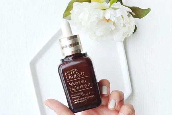 雅诗兰黛小棕瓶有什么功效 雅诗兰黛 精华液 第1张