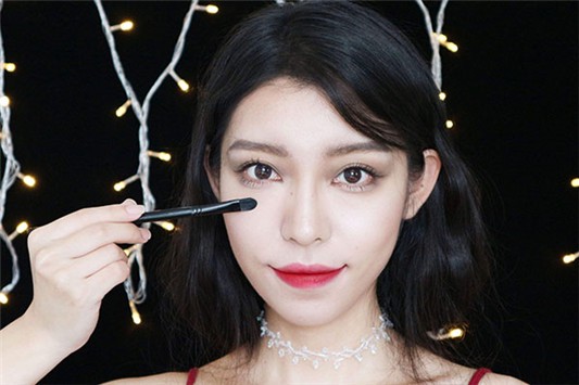 雅诗兰黛沁水粉底液能遮瑕吗 雅诗兰黛 粉底液 第1张