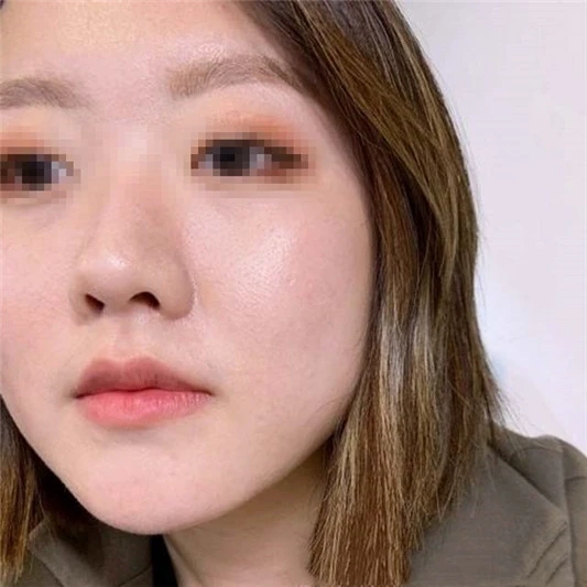 芭比波朗虫草粉底加护唇组试色心得分享 BOBBI BROWN 粉底液 芭比波朗 试色 第2张