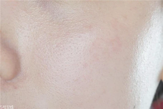 雅诗兰黛晶透沁白气垫遮瑕效果好吗，和dw气垫哪个好 雅诗兰黛 气垫霜 雅诗兰黛晶透沁白气垫遮瑕效果好吗 第3张