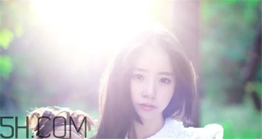 雅诗兰黛小棕瓶使用方法，雅诗兰黛小棕瓶适合什么肤质 雅诗兰黛 雅诗兰黛小棕瓶使用方法 雅诗兰黛小棕瓶适合什么肤质 第2张