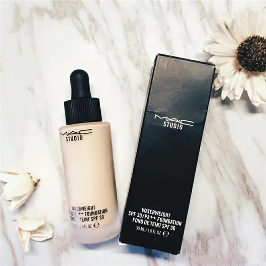 盘点大牌粉底液，雅诗兰黛滋润，Mac不挑肤质，兰蔻更持久 粉底液 第5张