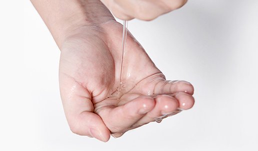 敷完面膜用洗面奶还是清水洗脸好 洗面奶 清水洗脸 美妆 第1张