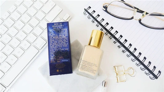 雅诗兰黛dw粉底液怎么倒出来，火遍全球的爆款网红粉底 雅诗兰黛 雅诗兰黛粉底液 雅诗兰黛dw粉底液怎么倒出来 第3张