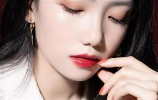 樱桃红口红适合什么季节使用 樱桃红口红 第1张
