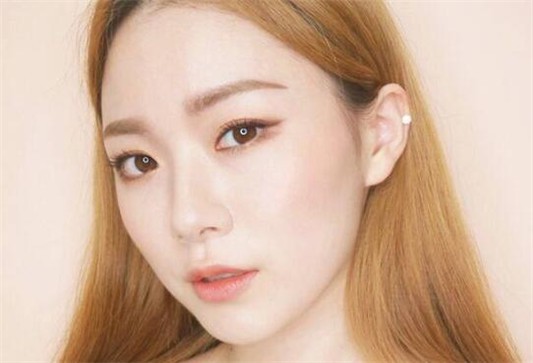 橘色口红配什么颜色眼影比较合适 橘色口红 第1张 橘色口红配什么颜色眼影比较合适 橘色口红 第1张