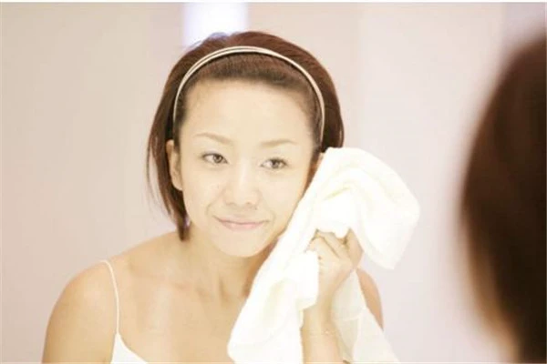 洗面奶洗完脸很紧绷 洗面奶 清洁用品 第3张