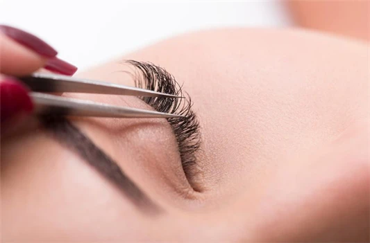 种睫毛和嫁接睫毛区别 种睫毛 嫁接睫毛 第2张