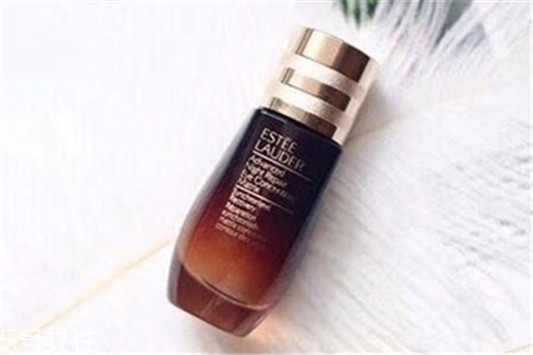 雅诗兰黛眼精华和眼霜的区别，能单独作为眼霜使用 雅诗兰黛 眼部精华 雅诗兰黛眼精华和眼霜的区别 第1张