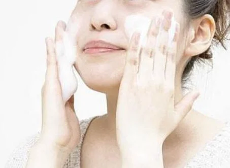 皮肤毛孔大怎么解决 毛孔大 毛孔大解决方法 美妆 第3张