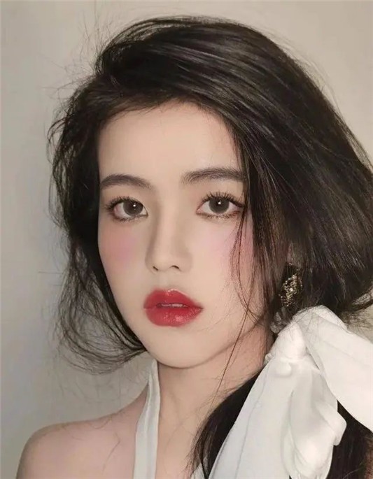 人手一只的平价口红，Colorkey丝滑不沾杯，完美日记顺滑均匀 口红 第1张