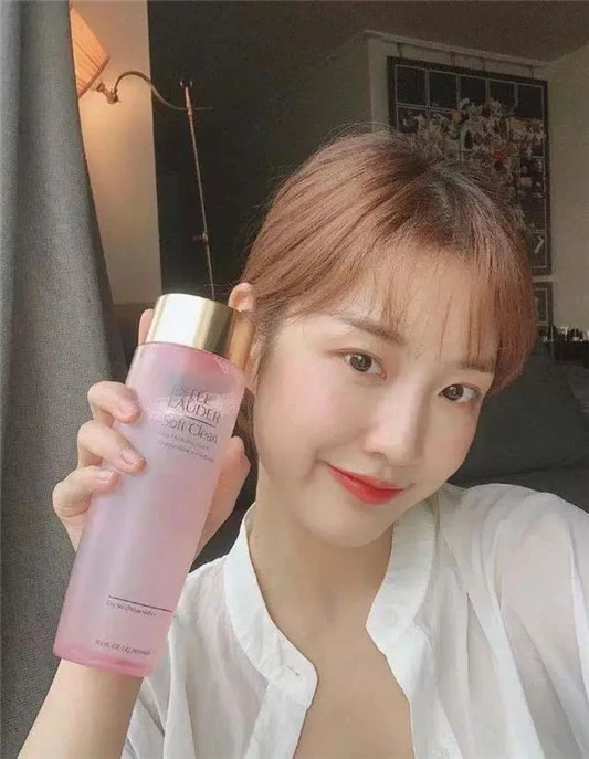 冬季皮肤最容易干燥，雅诗兰黛大粉水保湿，可复美温和不刺激 肌肤 第3张