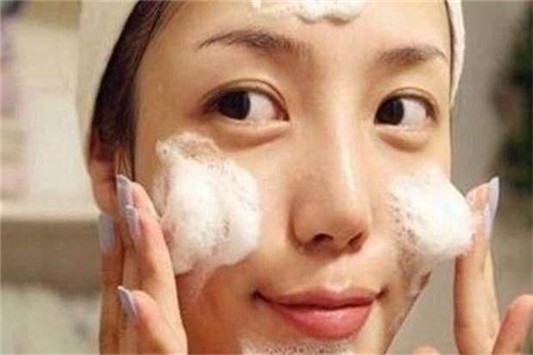 洗面奶是什么意思 洗面奶 清洁用品 第1张