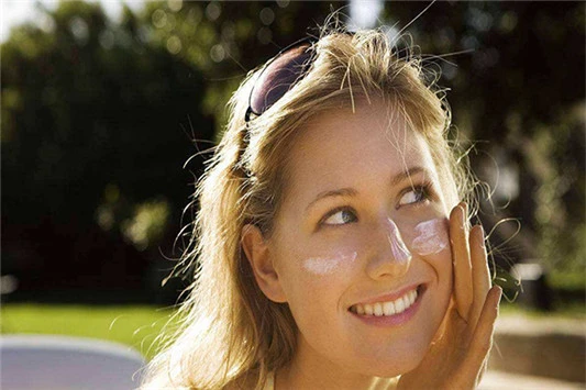 防晒霜闷痘怎么办 防晒霜 第2张