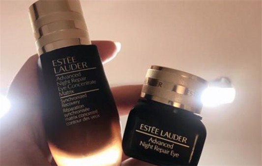 雅诗兰黛眼霜必须配精华么，雅诗兰黛眼精华和眼霜的区别 雅诗兰黛眼霜 雅诗兰黛眼部精华 雅诗兰黛 第1张