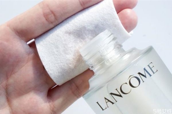 兰蔻极光水有酒精吗,兰蔻极光水孕妇可以用吗 兰蔻极光水 兰蔻 第1张 兰蔻极光水有酒精吗,兰蔻极光水孕妇可以用吗 兰蔻极光水 兰蔻 第1张