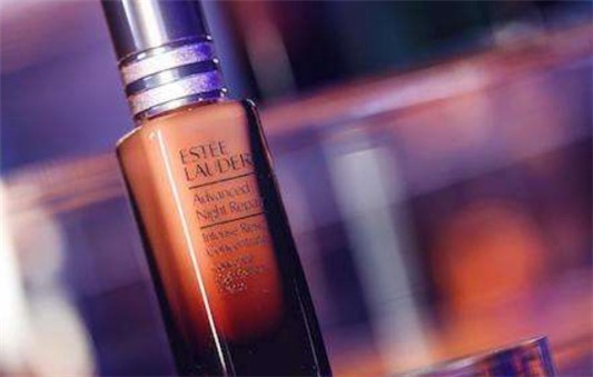 雅诗兰黛浓缩精华素怎么用，怎样使用效果最佳呢 雅诗兰黛 夏季护肤 第1张