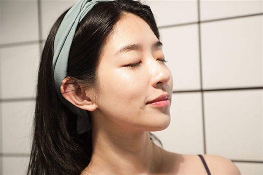 雅诗兰黛多效智妍面霜适合夏天用吗 雅诗兰黛 面霜 第1张