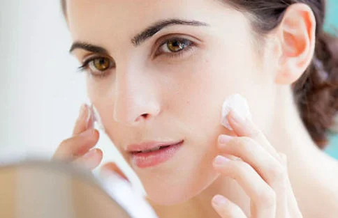 涂完素颜霜后要拍散粉吗 散粉 素颜霜 美妆 第2张 涂完素颜霜后要拍散粉吗 散粉 素颜霜 美妆 第2张