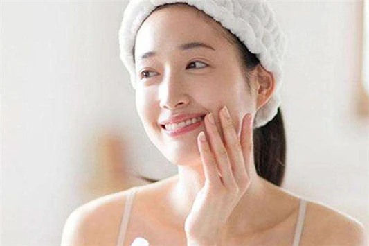 擦水乳正确手法图 水乳 爽肤水 第3张