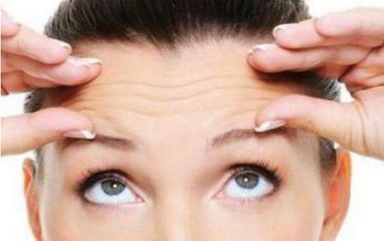 年轻人为什么也会长抬头纹 抬头纹 年轻人抬头纹 美妆 第1张 年轻人为什么也会长抬头纹 抬头纹 年轻人抬头纹 美妆 第1张