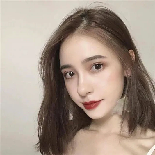 人手一只的平价口红，Colorkey丝滑不沾杯，完美日记顺滑均匀 口红 第3张