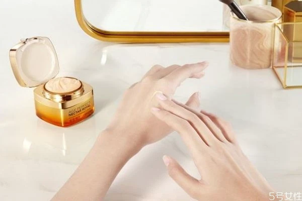 欧莱雅小蜜罐怎么打开,欧莱雅小蜜罐使用方法 欧莱雅 面霜 第3张 欧莱雅小蜜罐怎么打开,欧莱雅小蜜罐使用方法 欧莱雅 面霜 第3张