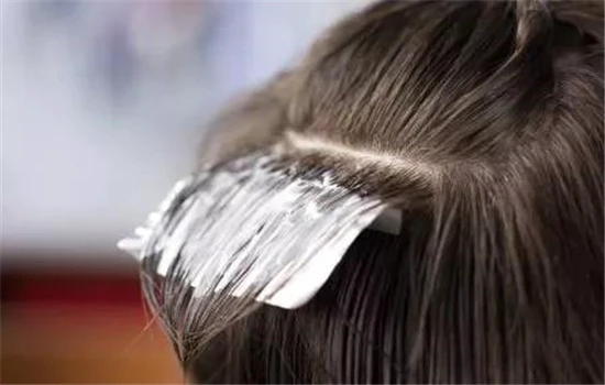 欧莱雅染发剂染到皮肤如何去除,欧莱雅染发剂味道大吗 欧莱雅 染发 头发颜色 第3张 欧莱雅染发剂染到皮肤如何去除,欧莱雅染发剂味道大吗 欧莱雅 染发 头发颜色 第3张