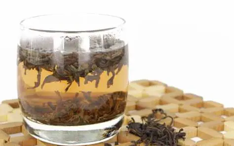 隔夜茶洗脸有什么美容功效 洗脸 隔夜茶洗脸 美妆 第3张